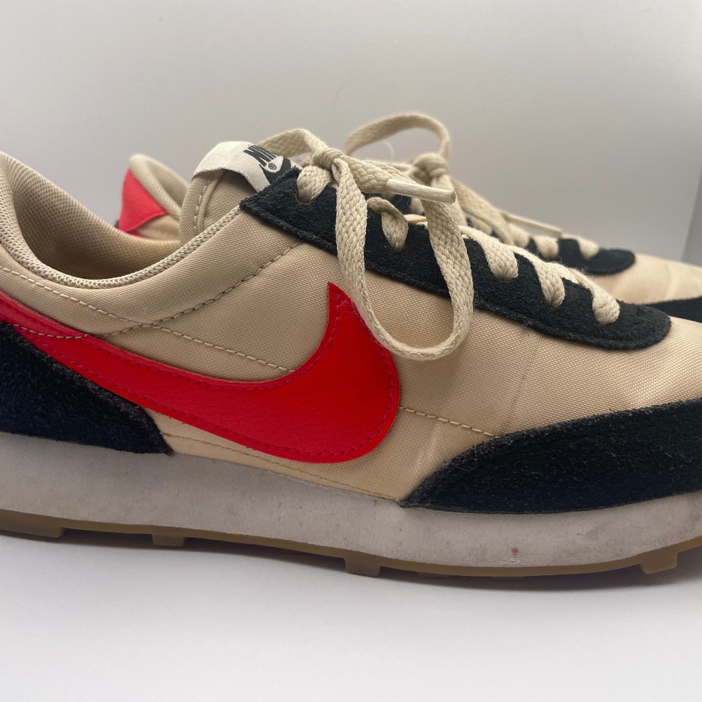 Nike Daybreak "Siren Red" women's